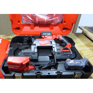 Click here to see Milwaukee 42-55-0090 Milwaukee 42-55-0090 Carrying Case for M-18 FUEL Deep Cut Band Saw