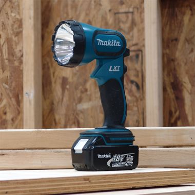 Click here to see Makita DML185W Makita 18V Compact Lithium-Ion Flashlight, Tool Only - BML185W
