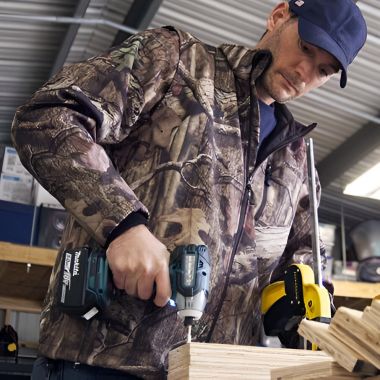 Click here to see Makita DCJ201ZXL Makita XL Mossy Oak Camo Heated Jacket, 18V LXT Lithium-Ion Cordless  - DCJ201ZXL