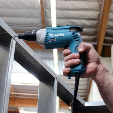Click here to see Makita FS2500 Makita 2,500 RPM Corded Screwdriver with 6A and 1/4