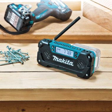 Click here to see Makita RM02 Makita 12V max CXT Lithium-Ion Cordless Compact Job Site Radio with MP3/iPod Compatibility, Tool Only - RM02
