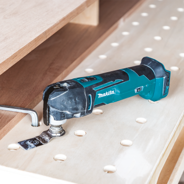 Click here to see Makita XMT03Z Makita 18V LXT Lithium-Ion Cordless Oscillating Multi‑Tool with Variable Speed Dial, 6000-20000 OPM, Tool-less Blade Change, Tool Only - XMT03Z 
