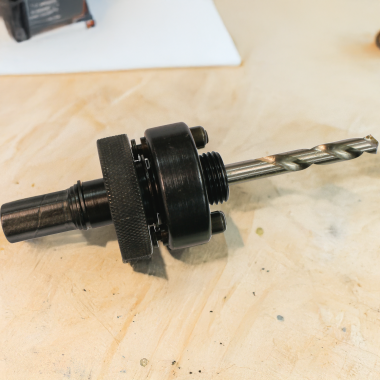 Click here to see Makita 714065-B Makita Hole Saw Arbor with Pilot Drill, 5/8in-18 Thread Size, 7/16