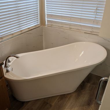 Click here to see Trone Plumbing BELLA Trone 66in x 30in White Freestanding Soaker Tub - BELLA67