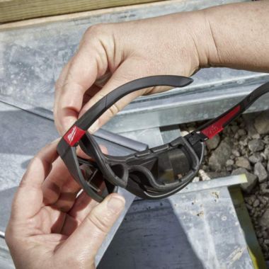 Click here to see Milwaukee 48-73-5093 Milwaukee Polarized Performance Safety Glasses with Gasket and Fog-Free Lenses - 48-73-2045