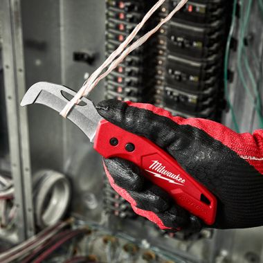 Click here to see Milwaukee 48-22-1526 Milwaukee FASTBACK Blunt Tip Hawkbill Folding Knife with Stainless Steel Blade and Press and Flip Opening - 48-22-1526 