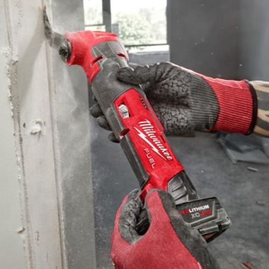 Click here to see Milwaukee 2526-21XC Milwaukee M12 FUEL Oscillating Multi-Tool Kit - 2526-21XC 