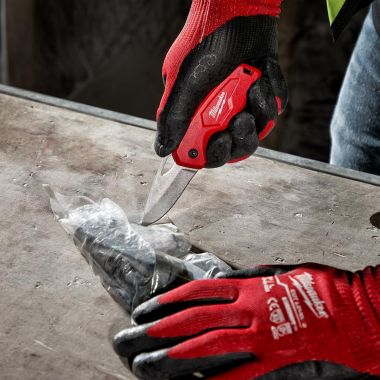 Click here to see Milwaukee 48-22-1521 Milwaukee Compact Folding Knife with 2.5