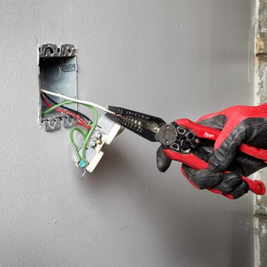 Click here to see Milwaukee 48-22-3078 Milwaukee 7-in-1 High-Leverage Combination Pliers - 48-22-3078