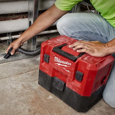 Click here to see Milwaukee 0960-21 Milwaukee M12 FUEL 1.6 Gallon Wet/Dry Vacuum Kit - 0960-21 