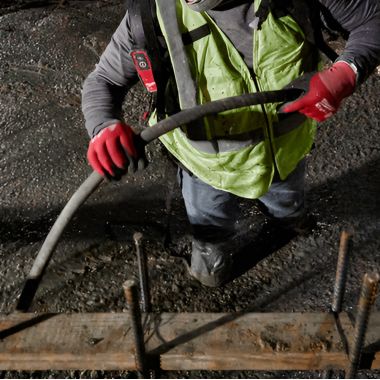 Click here to see Milwaukee 48-37-7014 Milwaukee 14' Concrete Vibrator Shaft for MX FUEL Concrete Vibrators, Easy Quick Release - 48-37-7014