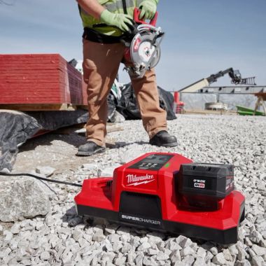 Click here to see Milwaukee 48-59-1815 Milwaukee M18 Dual Bay Simultaneous Super Charger - 48-59-1815