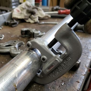 Click here to see RDG 32940 RIDGID Model 30 Screw Feed Tubing and Conduit Cutter, 1